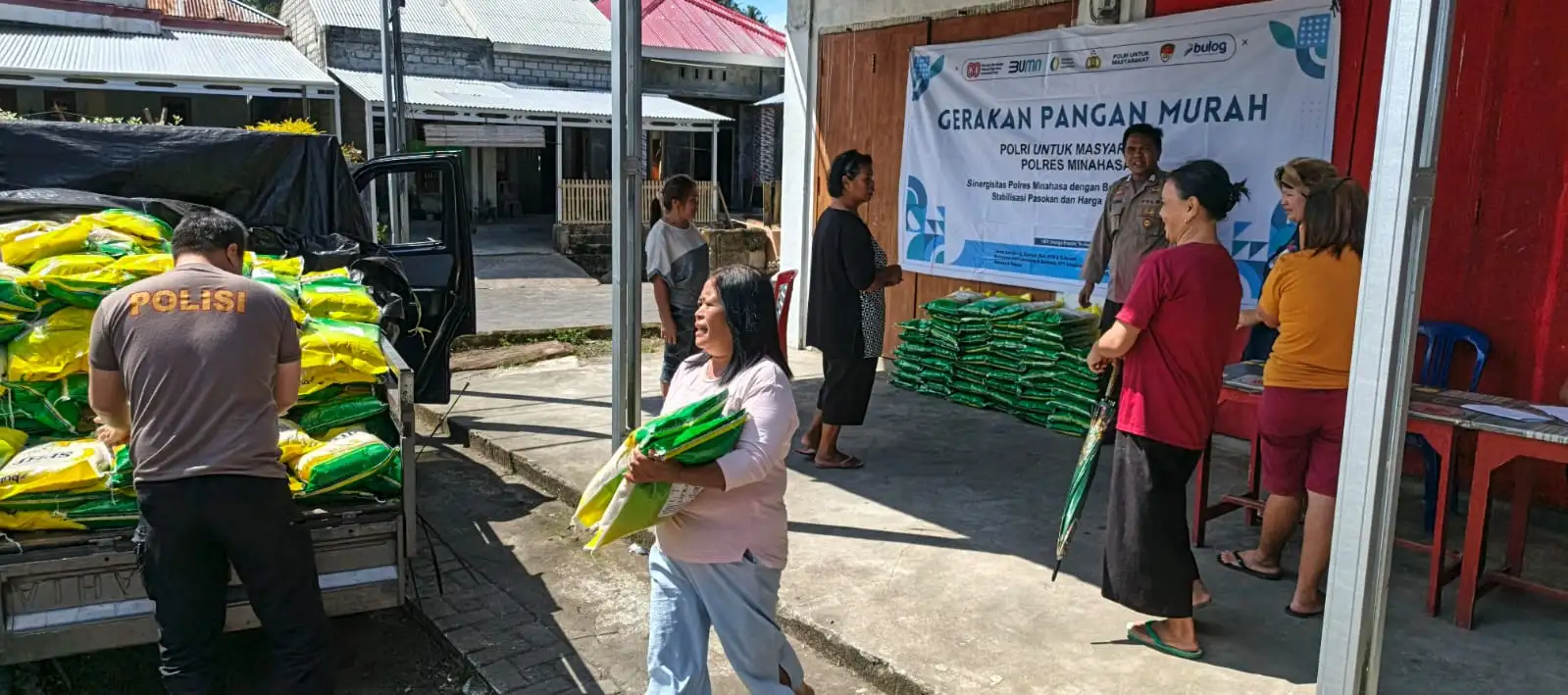 Gerakan Pangan Murah Polri di Kecamatan Langowan Timur